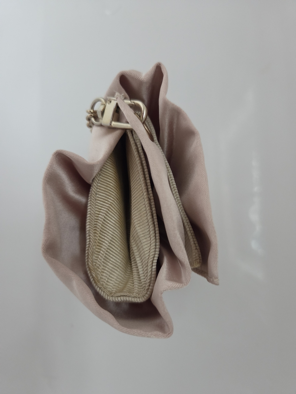 ✨️ BCBGMAXAZRIA Satin Bow Clutch Wristlet | Champagne Beige Evening Wedding Bag - Picture 9 of 11